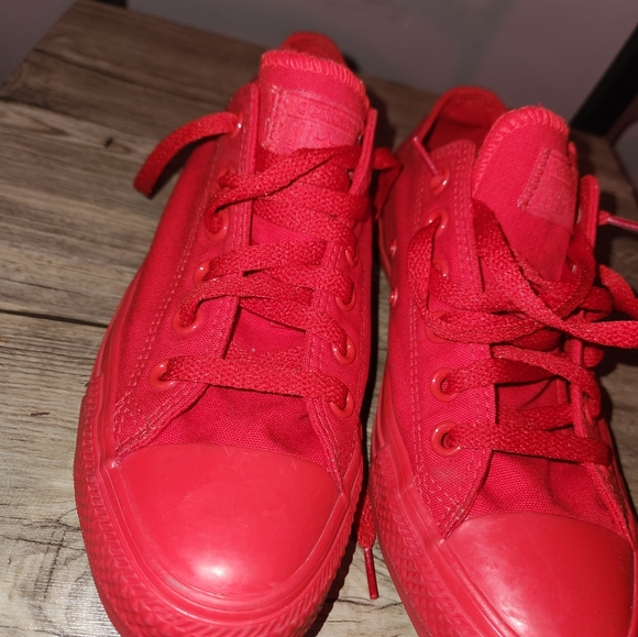 Brand New Women's or men's red Converse shoes - Picture 2 of 4